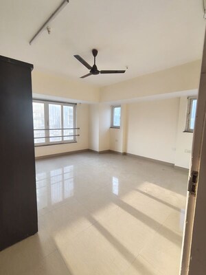 Room in 2 BHK Apartment at Mermit Tower, Lower Parel – for Rent