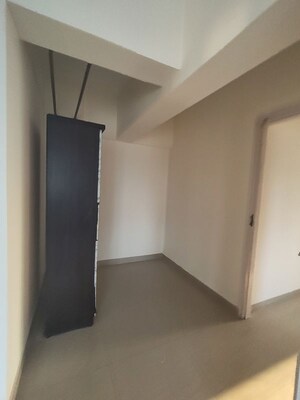 Room in 2 BHK Apartment at Mermit Tower, Lower Parel – for Rent