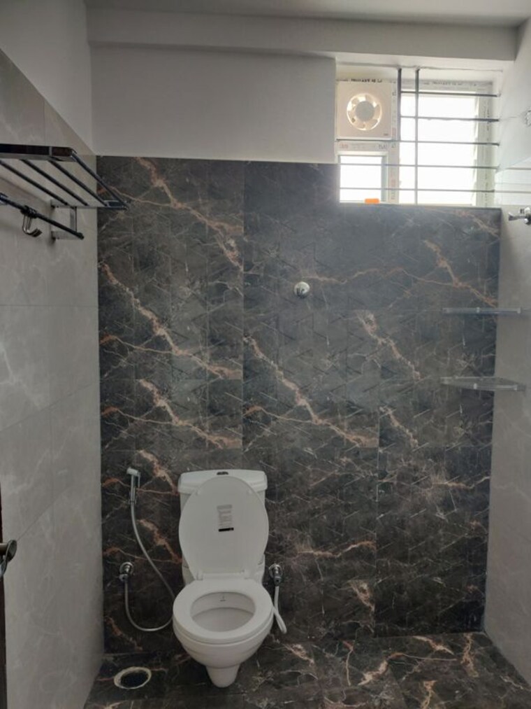 Bathroom, garuda-park-square 2.5 Bedroom 1356 Sq.Ft. Apartment In Kr Puram Bangalore 10559633