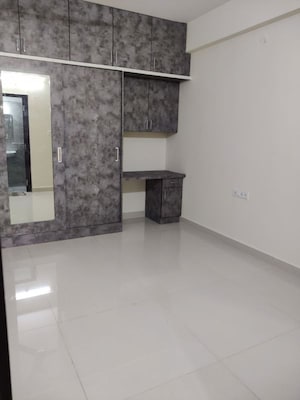 Room in 2.5 BHK Apartment at Garuda Park Square, Kr Puram – for Rent