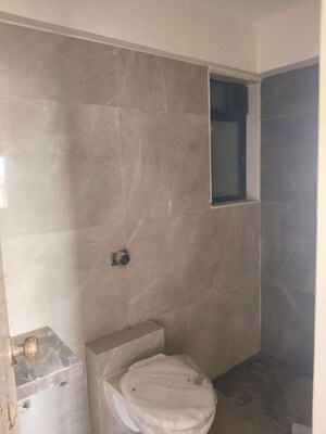Bathroom in 1.5 BHK Apartment at Pearl Heaven, Vikhroli East – for Rent