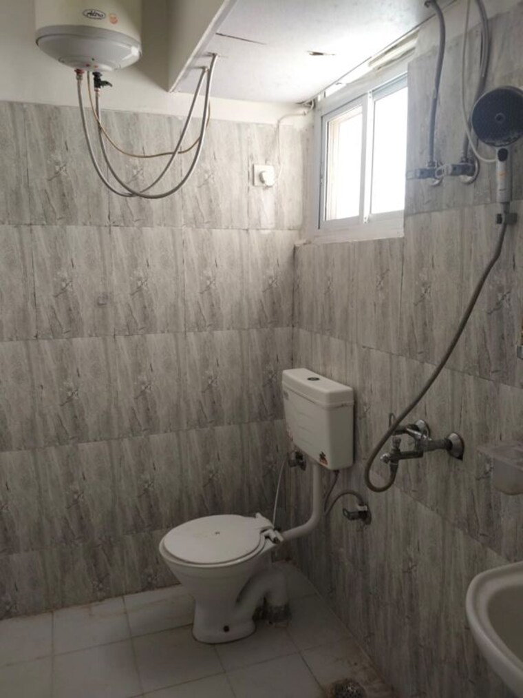 Bathroom, vashisht-heights 2 Bedroom 500 Sq.Ft. Apartment In Sector 87 Faridabad 10559623