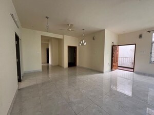 Room in 4 BHK Independent House at Hsr Layout – for Rent