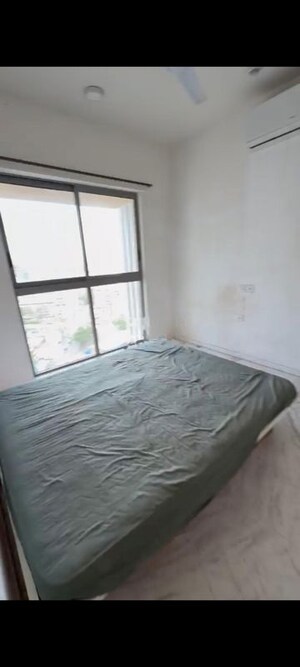 Room in 2 BHK Apartment at JP Eminence, Andheri West – for Rent