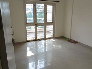 Room in 2 BHK Apartment at Sukhwani Glory, Dapodi – for Rent