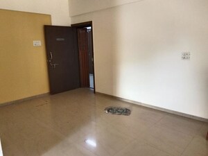 Room in 2 BHK Apartment at Sukhwani Glory, Dapodi – for Rent