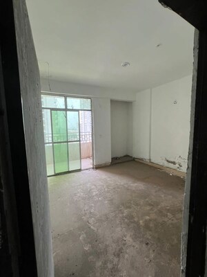 Room in 3 BHK Apartment at Kbnows Apartment, Sector 16 Greater Noida – for Sale