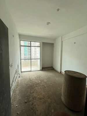 Room in 3 BHK Apartment at Kbnows Apartment, Sector 16 Greater Noida – for Sale