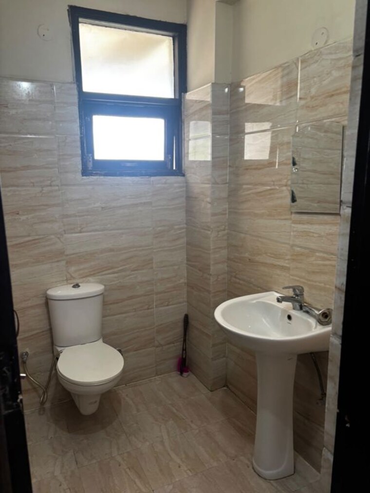 Bathroom, vip road 3 Bedroom 1790 Sq.Ft. Apartment In Vip Road Zirakpur 10559768