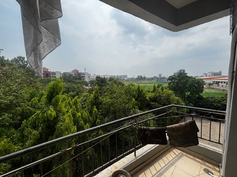 Balcony, vip road 3 Bedroom 1790 Sq.Ft. Apartment In Vip Road Zirakpur 10559768