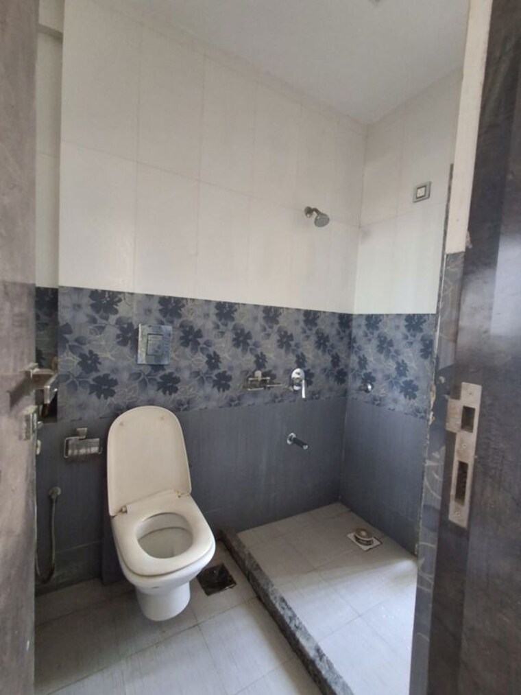 Bathroom, shimmering-heights 3 Bedroom 1400 Sq.Ft. Apartment In Mahim West Mumbai 10550850