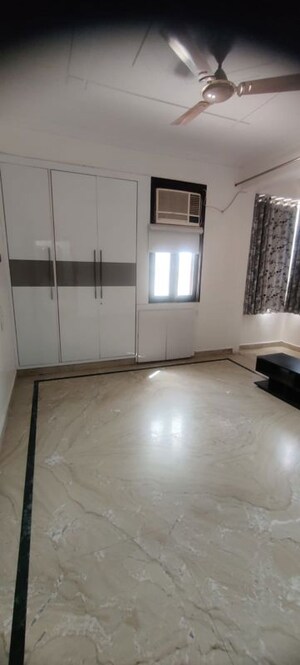 Room in 3 BHK Apartment at Sector 1 Dwarka – for Rent
