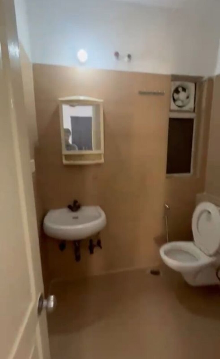 Bathroom, sector 135 3.5 Bedroom 1935 Sq.Ft. Independent House In Sector 135 Noida 10559841
