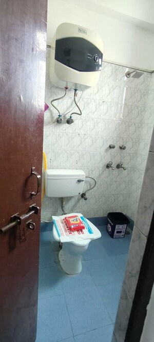 Furnished Amenities in 3 BHK Apartment at Sector 10 Dwarka – for Rent