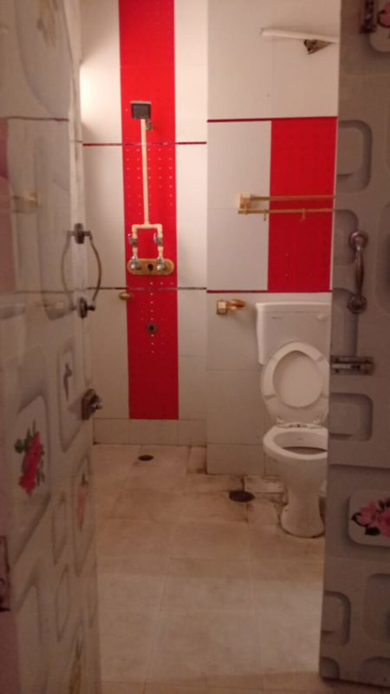 Bathroom, sector 5 3 Bedroom 2500 Sq.Ft. Apartment In Sector 5 Panchkula 10559833