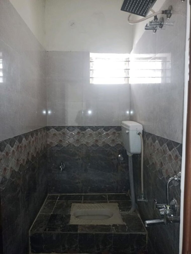 Bathroom, hegde nagar 6+ Bedroom 8500 Sq.Ft. Independent House In Hegde Nagar Bangalore 10559890