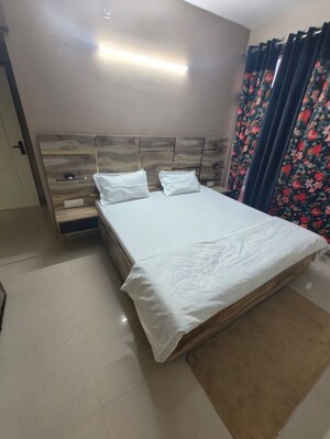 Bedroom in 3 BHK Apartment at Omaxe R2, Gomti Nagar – for Rent