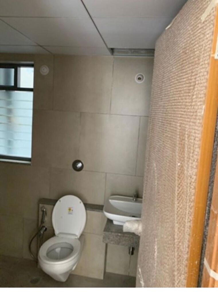 Bathroom, arvind-skylands 2 Bedroom 1010 Sq.Ft. Apartment In Jakkuru Bangalore 10559942
