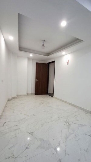 Room in 1 BHK Builder Floor at Saket – for Rent