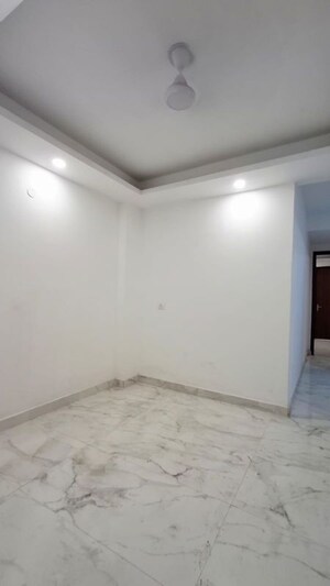 Room in 1 BHK Builder Floor at Saket – for Rent