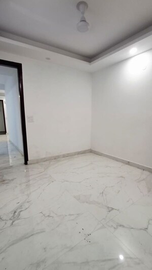 Room in 1 BHK Builder Floor at Saket – for Rent