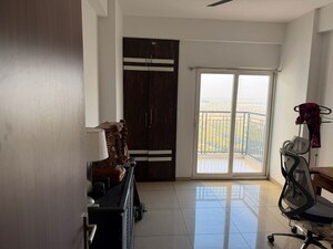 Room in 3 BHK Apartment at Gulshan Botnia, Sector 144 – for Rent