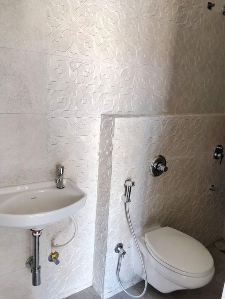 Bathroom, uk-iridium 2 Bedroom 860 Sq.Ft. Apartment In Kandivali East Mumbai 10559978