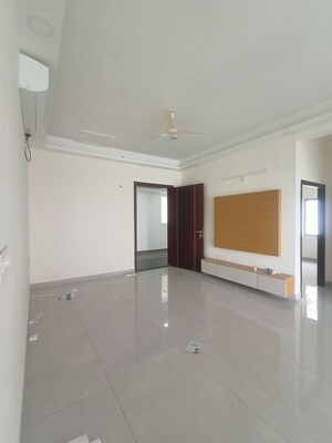 Room in 3 BHK Apartment at Prestige Beverly Hills, Kokapet – for Rent