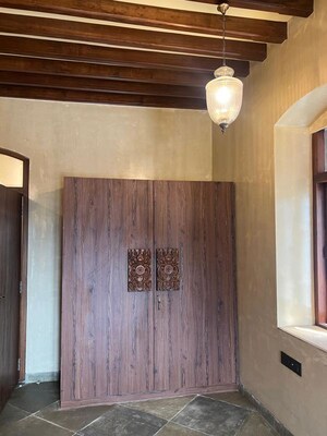 Furnished Amenities in 3 BHK Apartment at Connaught Mansion, Colaba – for Rent