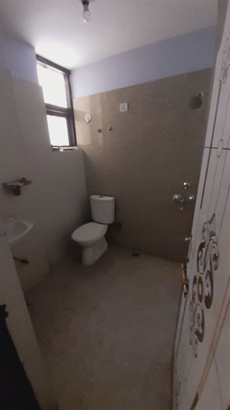 Bathroom, adore-samriddhi 3 Bedroom 570 Sq.Ft. Apartment In Sector 89 Faridabad 10560001