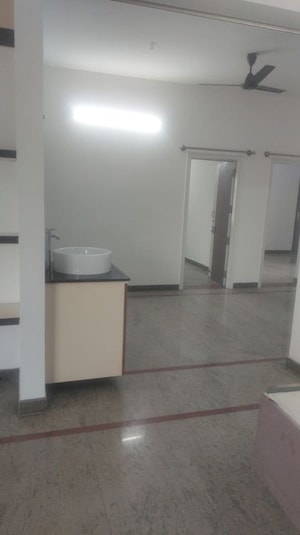 Room in 3 BHK Apartment at Shanthi Nagar – for Rent
