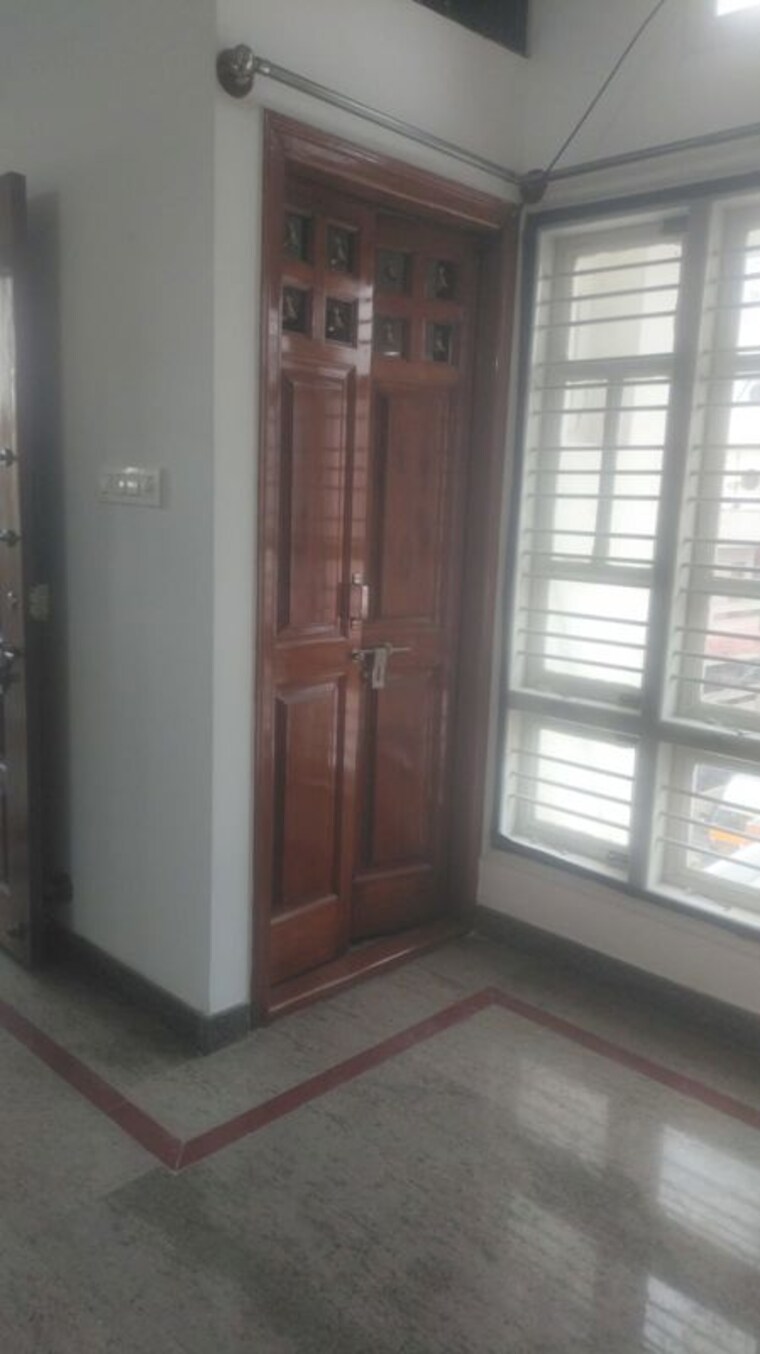 Room, shanthi nagar 3 Bedroom 1750 Sq.Ft. Apartment In Shanthi Nagar Bangalore 9766181