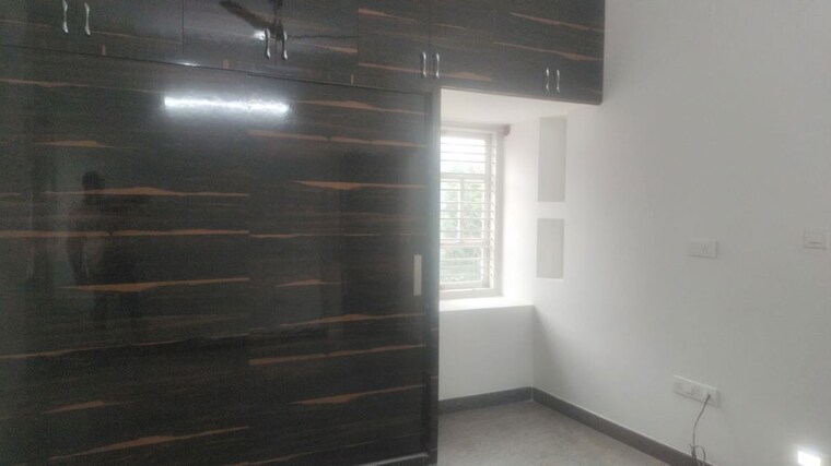 Room, shanthi nagar 3 Bedroom 1750 Sq.Ft. Apartment In Shanthi Nagar Bangalore 9766181