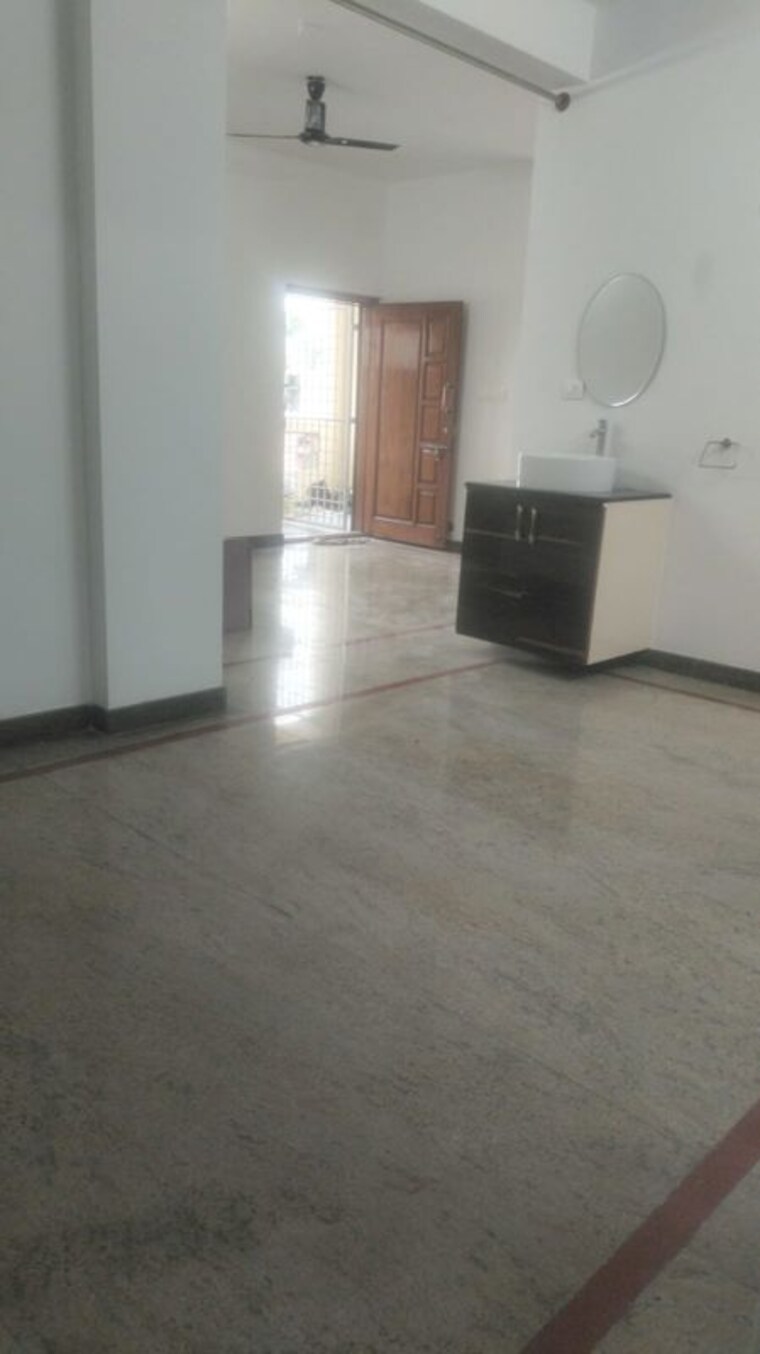 Room, shanthi nagar 3 Bedroom 1750 Sq.Ft. Apartment In Shanthi Nagar Bangalore 9766181