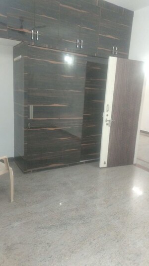 Room in 3 BHK Apartment at Shanthi Nagar – for Rent