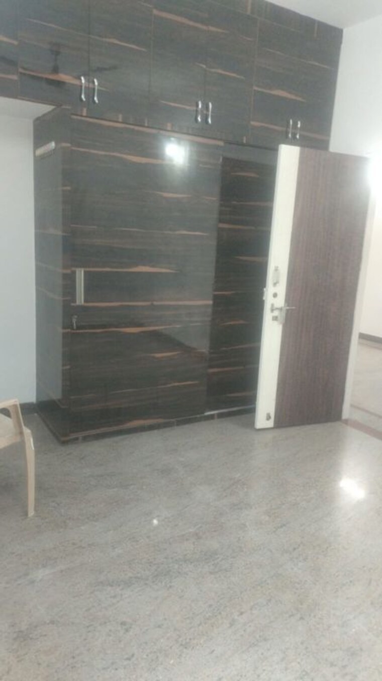 Room, shanthi nagar 3 Bedroom 1750 Sq.Ft. Apartment In Shanthi Nagar Bangalore 9766181