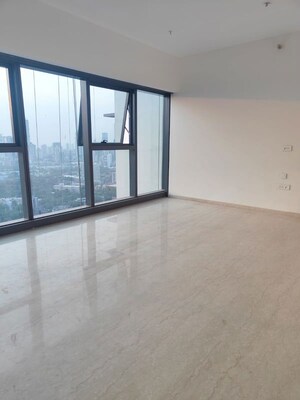 Room in 3 BHK Apartment at Peninsula Salsette 27, Byculla – for Rent