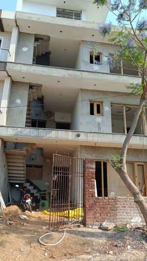  Plot – Exterior View View at North Mullanpur - for Sale