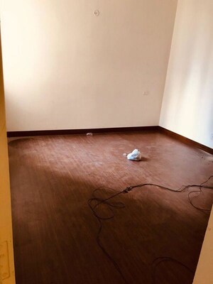 Room in 2 BHK Apartment at Amrapali Ivory Heights, Amrapali Dream Valley – for Rent