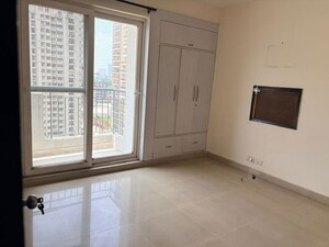 Room in 3 BHK Apartment at Sunshine Helios, Sector 78 – for Rent