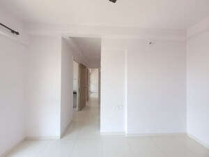 Room in 1.5 BHK Apartment at Godrej Emerald, Ghodbunder Road – for Rent