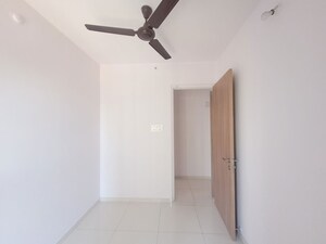 Room in 1.5 BHK Apartment at Godrej Emerald, Ghodbunder Road – for Rent