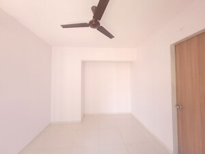 Room in 1.5 BHK Apartment at Godrej Emerald, Ghodbunder Road – for Rent