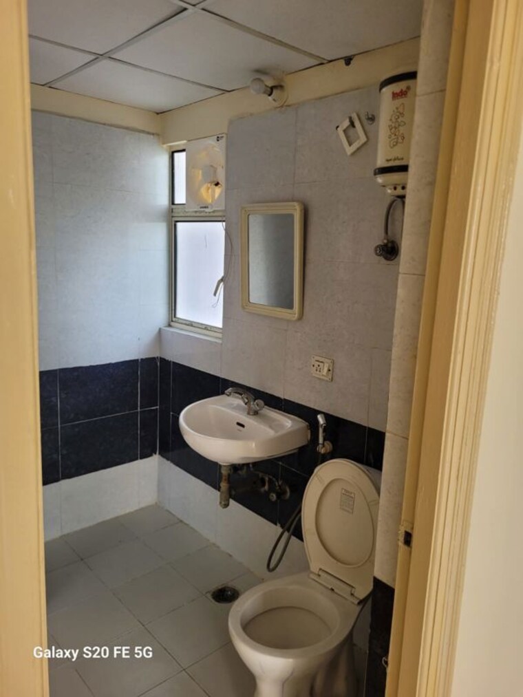 Bathroom, maxblis-white-house 2.5 Bedroom 1200 Sq.Ft. Apartment In Sector 75 Noida 10560062