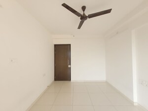 Room in 1.5 BHK Apartment at Godrej Emerald, Ghodbunder Road – for Rent