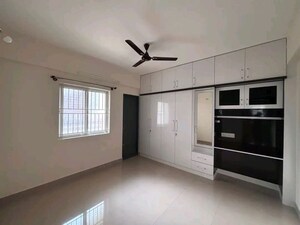Room in 3 BHK Builder Floor at Hsr Layout – for Rent
