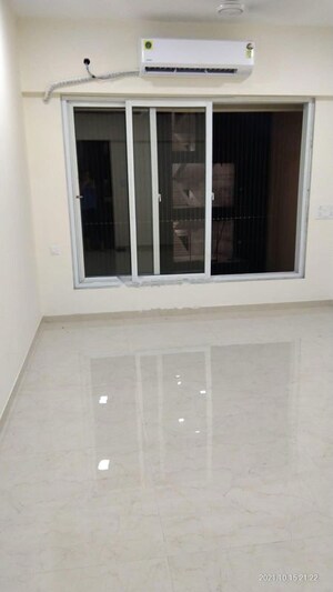 Room in 1 BHK Apartment at Ruparel Elara, Kandivali West – for Rent