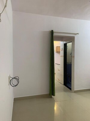 Room in 1 BHK Apartment at Green Fields Apartment, Andheri East – for Rent