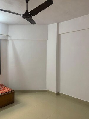 Room in 1 BHK Apartment at Green Fields Apartment, Andheri East – for Rent