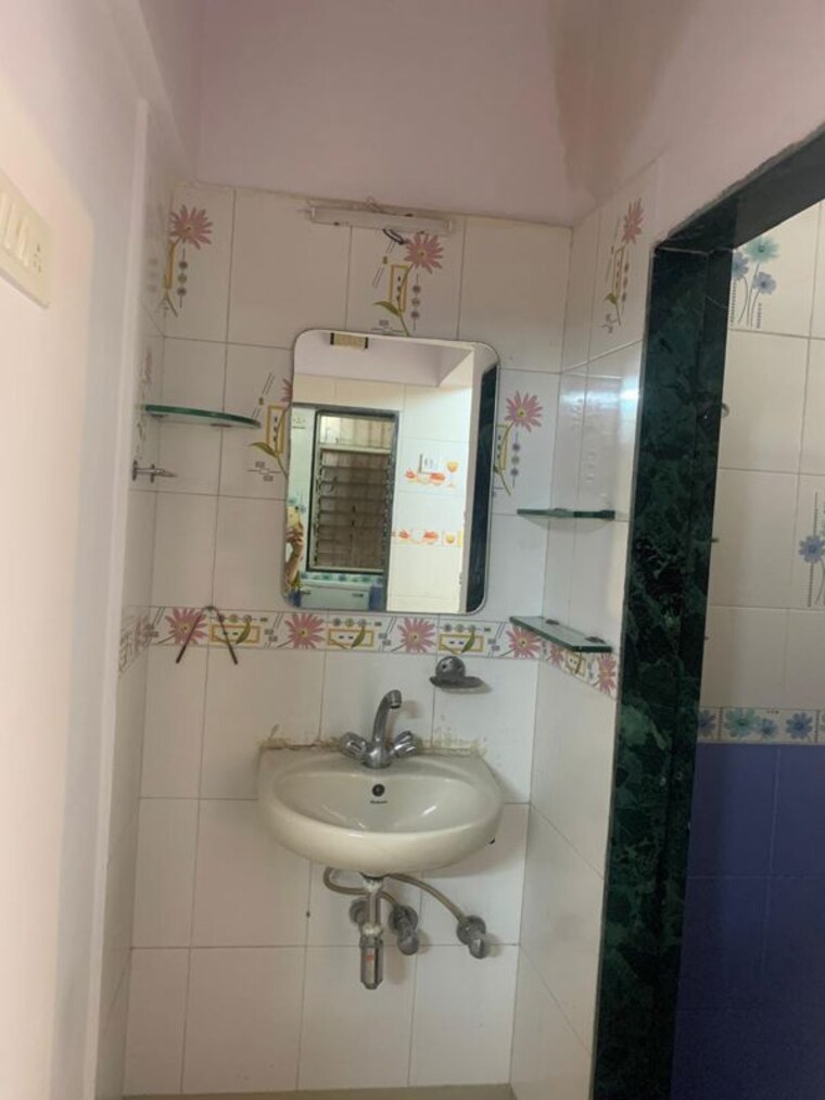 Bathroom, green-fields-apartment 1 Bedroom 560 Sq.Ft. Apartment In Andheri East Mumbai 10560133